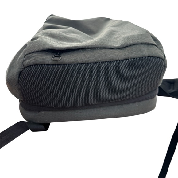 SOLGAARD The Endeavor Dark Green Weekender Laptop Expandable Backpack - Picture 3 of 10